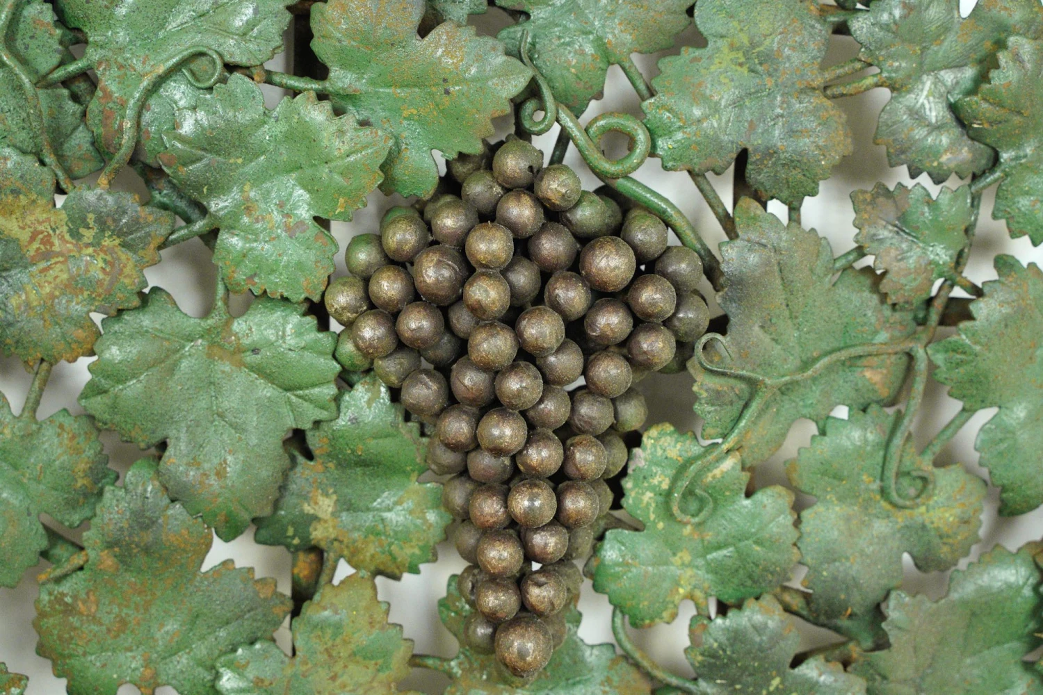 Pair Of Metal Green Leaves & Grapes Motif Wall Art 7 Pair Of Metal Green Leaves & Grapes Motif Wall Art - Image 5