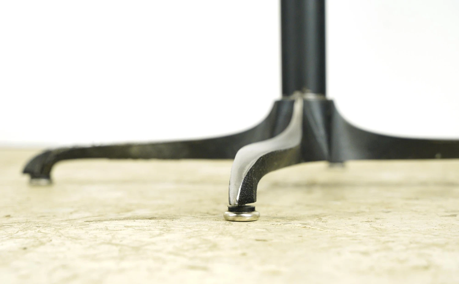 Handcrafted 36.5 In. Live Edge Mahogany Wafer Steel Bistro Table 9 Handcrafted 36.5 In. Live Edge Mahogany Wafer Steel Bistro Table - Image 7