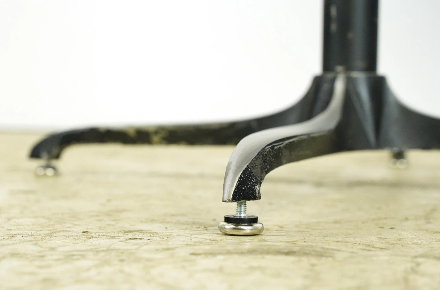 Handcrafted 31.5 In. Live Edge Mahogany Wafer Steel Bistro Table 7 Handcrafted 31.5 In. Live Edge Mahogany Wafer Steel Bistro Table - Image 5