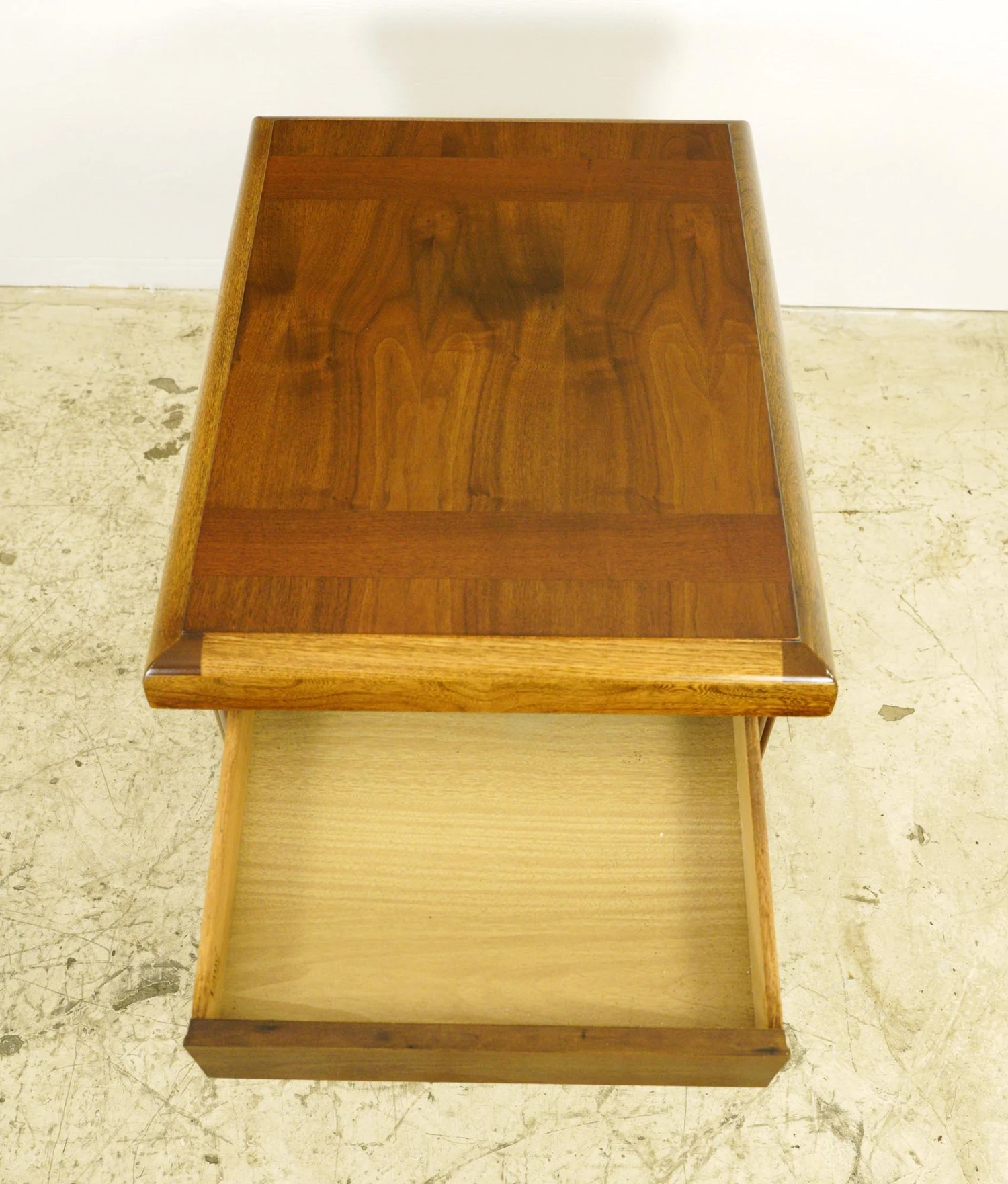 Pair Of Mid Century Walnut End Tables By Lane Furniture 6 Pair Of Mid Century Walnut End Tables By Lane Furniture - Image 4