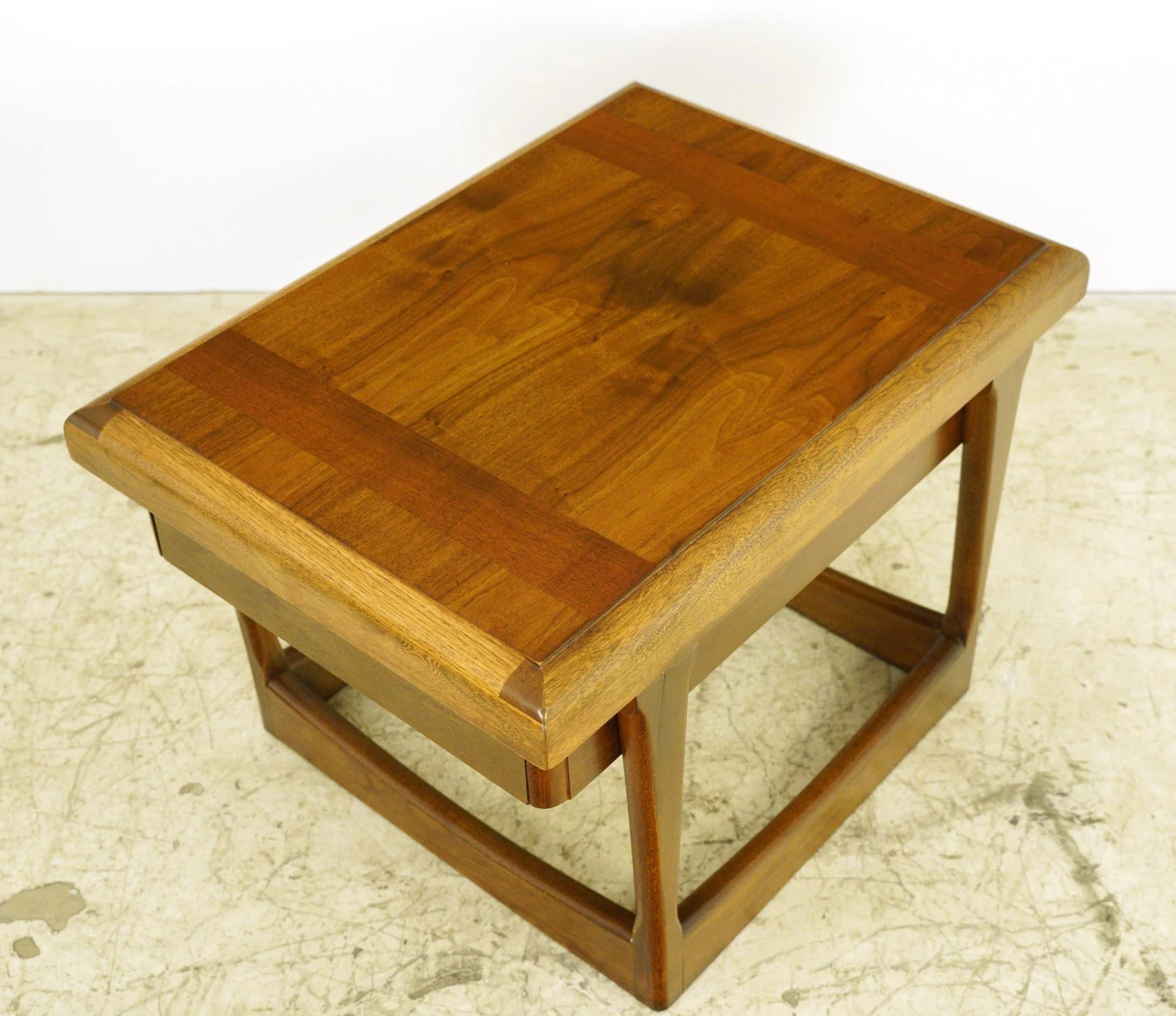 Pair Of Mid Century Walnut End Tables By Lane Furniture 9 Pair Of Mid Century Walnut End Tables By Lane Furniture - Image 7