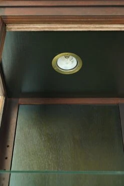 1970s Mahogany Display Case Cabinet With Glass Shelves 16 1970s Mahogany Display Case Cabinet With Glass Shelves -OGT Sale Store q287582 04