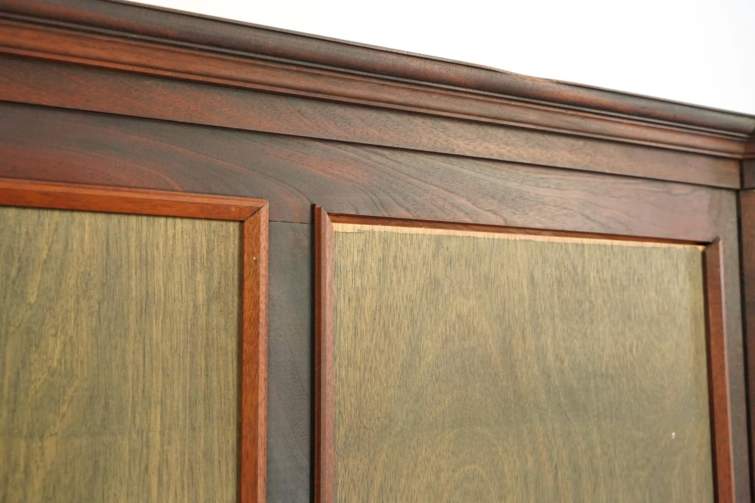 1970s Mahogany Display Case Cabinet With Glass Shelves 13 1970s Mahogany Display Case Cabinet With Glass Shelves - Image 11