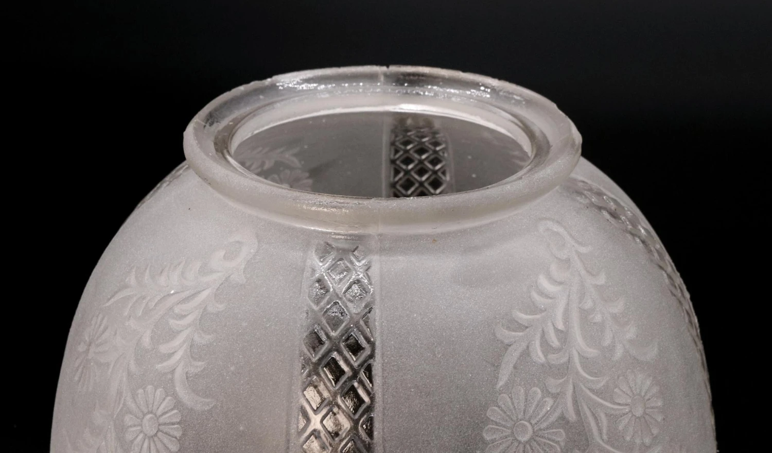 Vintage Frosted Floral Glass Gas Lamp Replacement Shade 11 Vintage Frosted Floral Glass Gas Lamp Replacement Shade - Image 9
