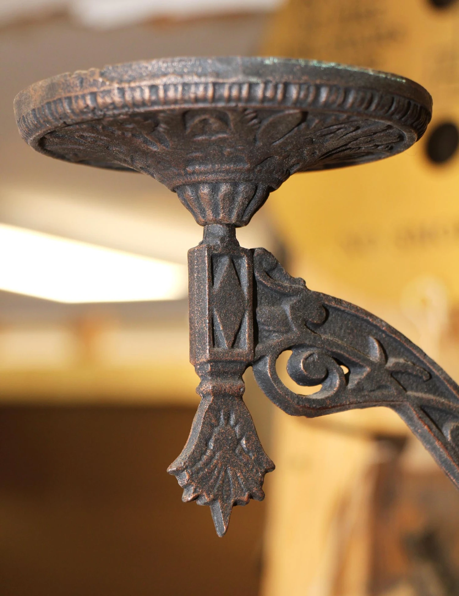 Antique Victorian Cast Iron Kerosene Lamp Holder 5 Antique Victorian Cast Iron Kerosene Lamp Holder - Image 3