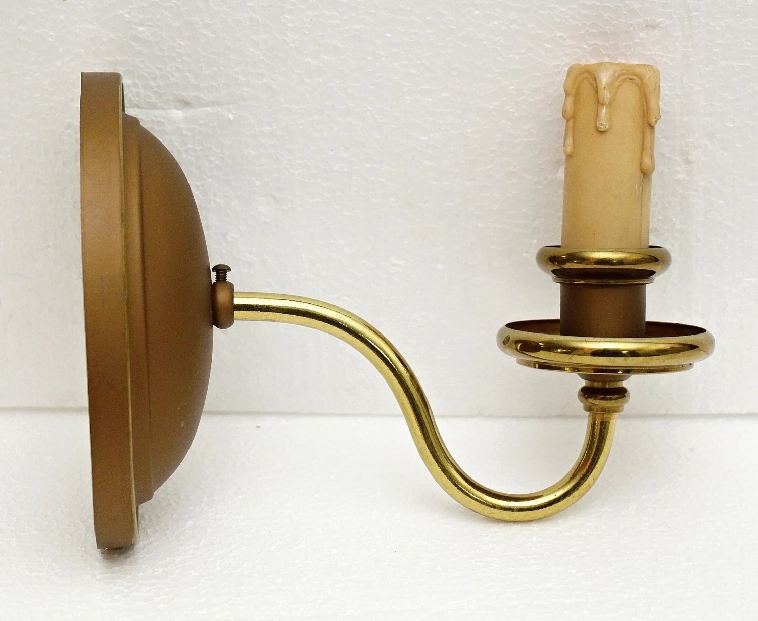 Vintage Traditional Brass 1 Arm Wall Sconce 5 Vintage Traditional Brass 1 Arm Wall Sconce - Image 3