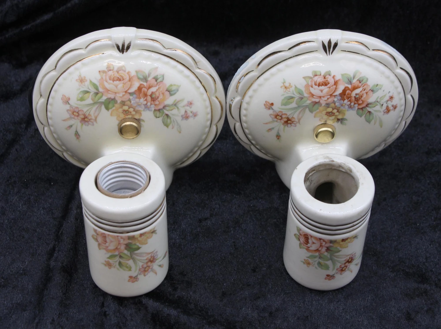 Pair Of 1940s White Floral Ceramic Bathroom Wall Sconces 4 Pair Of 1940s White Floral Ceramic Bathroom Wall Sconces - Image 2