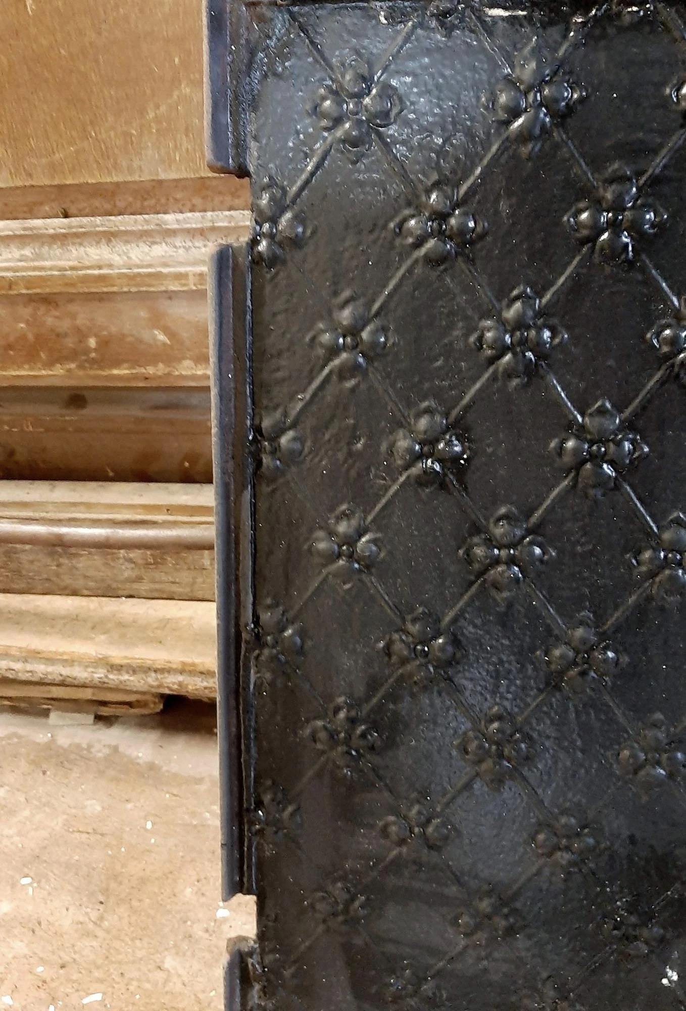 Antique Black Fire Back Center Piece 27 X 25 5 Antique Black Fire Back Center Piece 27 X 25 - Image 3