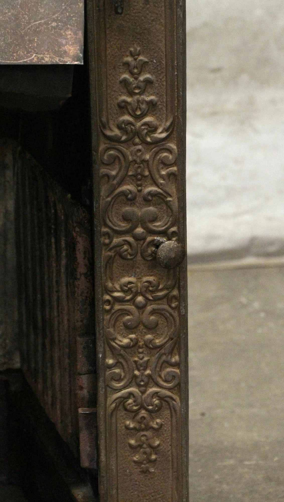 Antique Brass Decorative Fireplace Insert Grate 5 Antique Brass Decorative Fireplace Insert Grate - Image 3