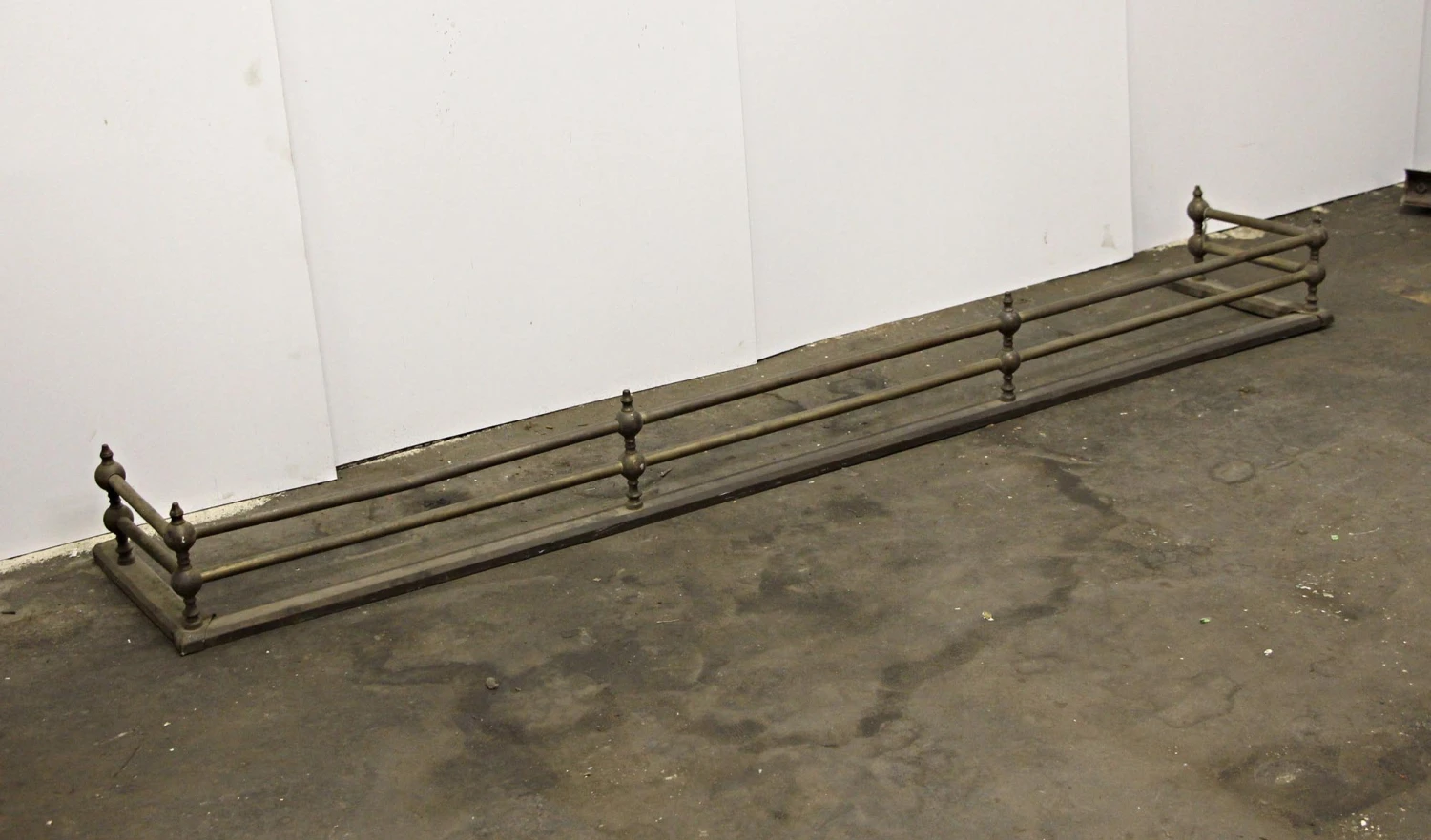 Traditional Antique 5 Foot Brass Fireplace Fender 4 Traditional Antique 5 Foot Brass Fireplace Fender - Image 2