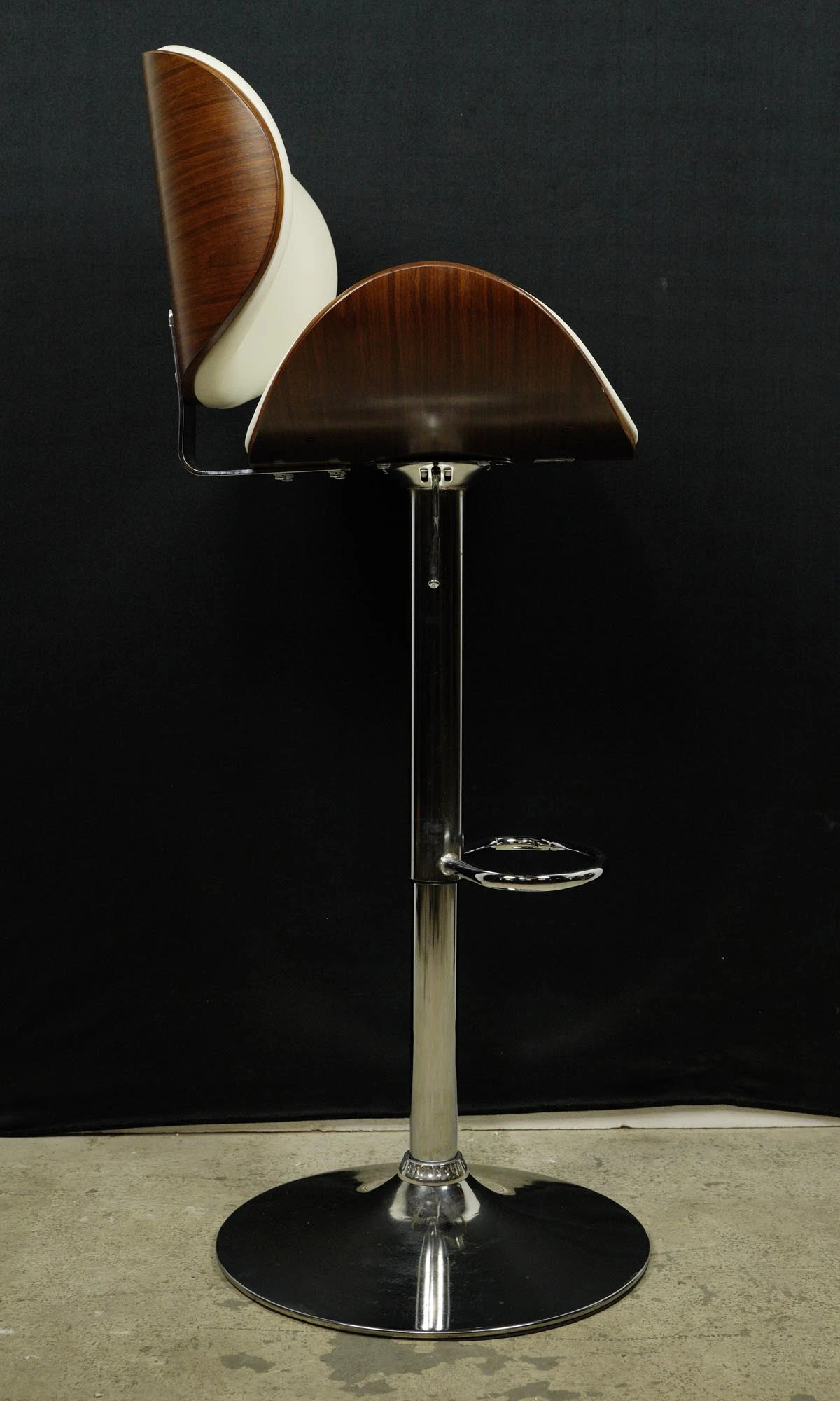 Modern Adjustable Height Bar Stool By Ashley Furniture 5 Modern Adjustable Height Bar Stool By Ashley Furniture - Image 3