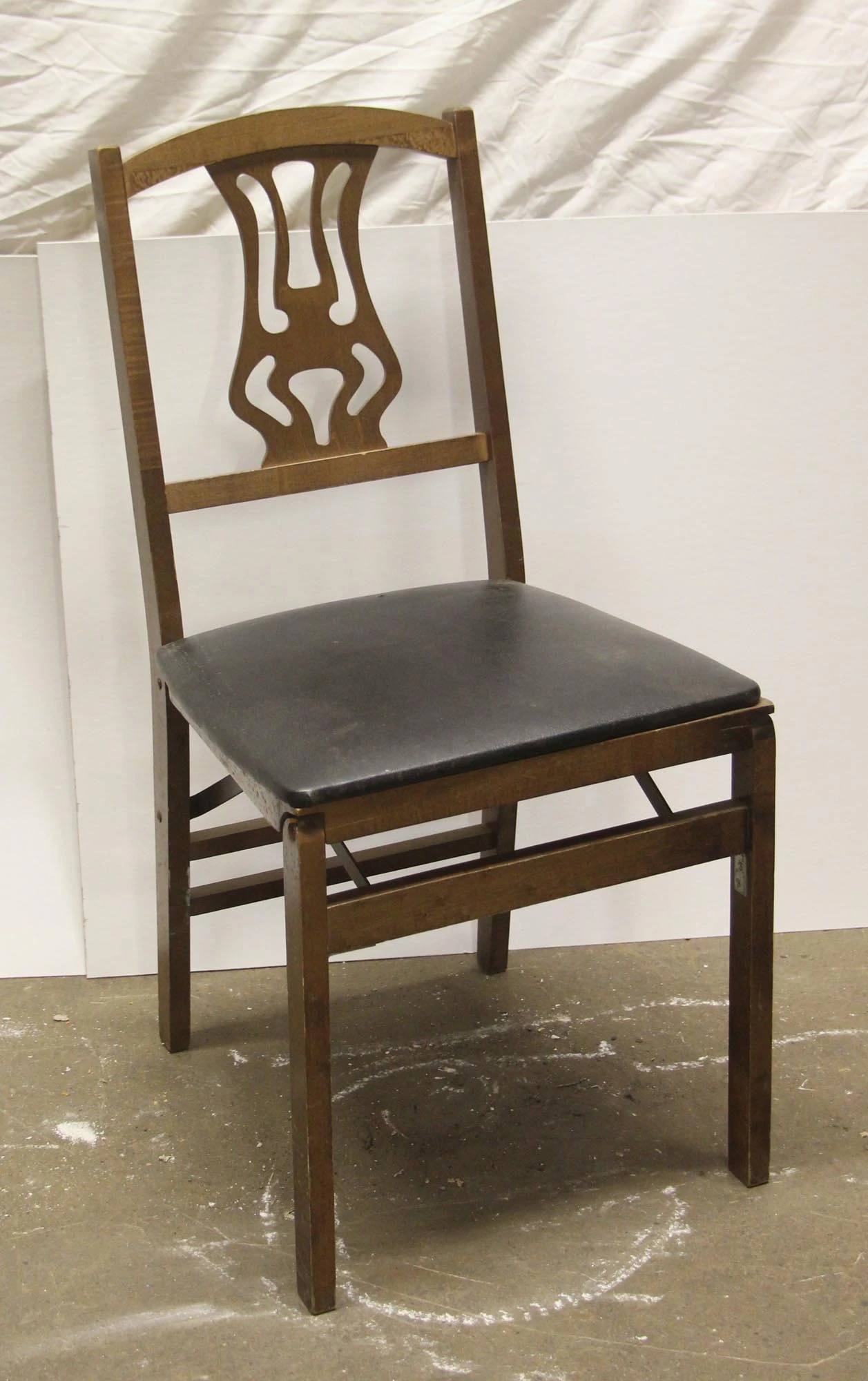 Wooden Folding Chairs With Carved Back 4 Wooden Folding Chairs With Carved Back - Image 2