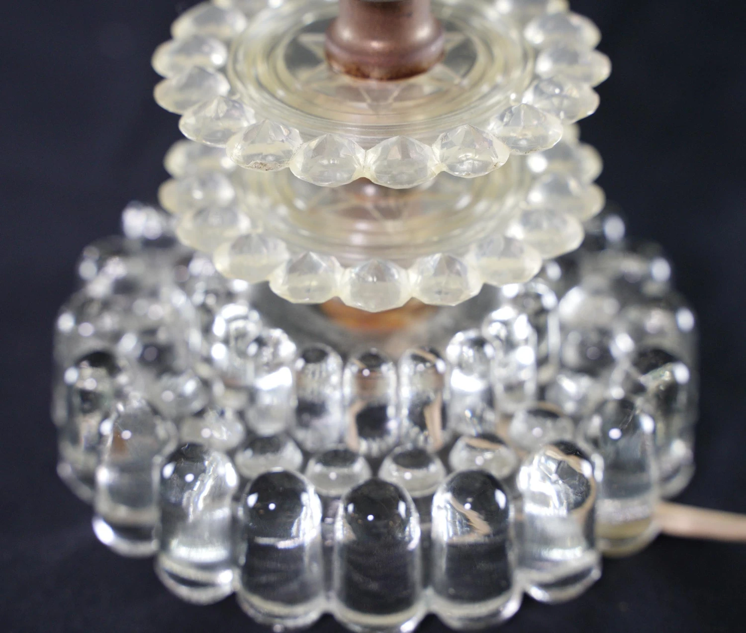 Vintage 1950s Clear Glass & Lucite Vanity Table Lamp 5 Vintage 1950s Clear Glass & Lucite Vanity Table Lamp - Image 3