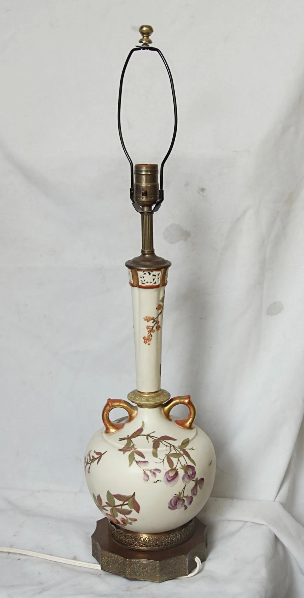 Vintage Hand Painted Oriental Floral Brass Base Table Lamp 4 Vintage Hand Painted Oriental Floral Brass Base Table Lamp - Image 2