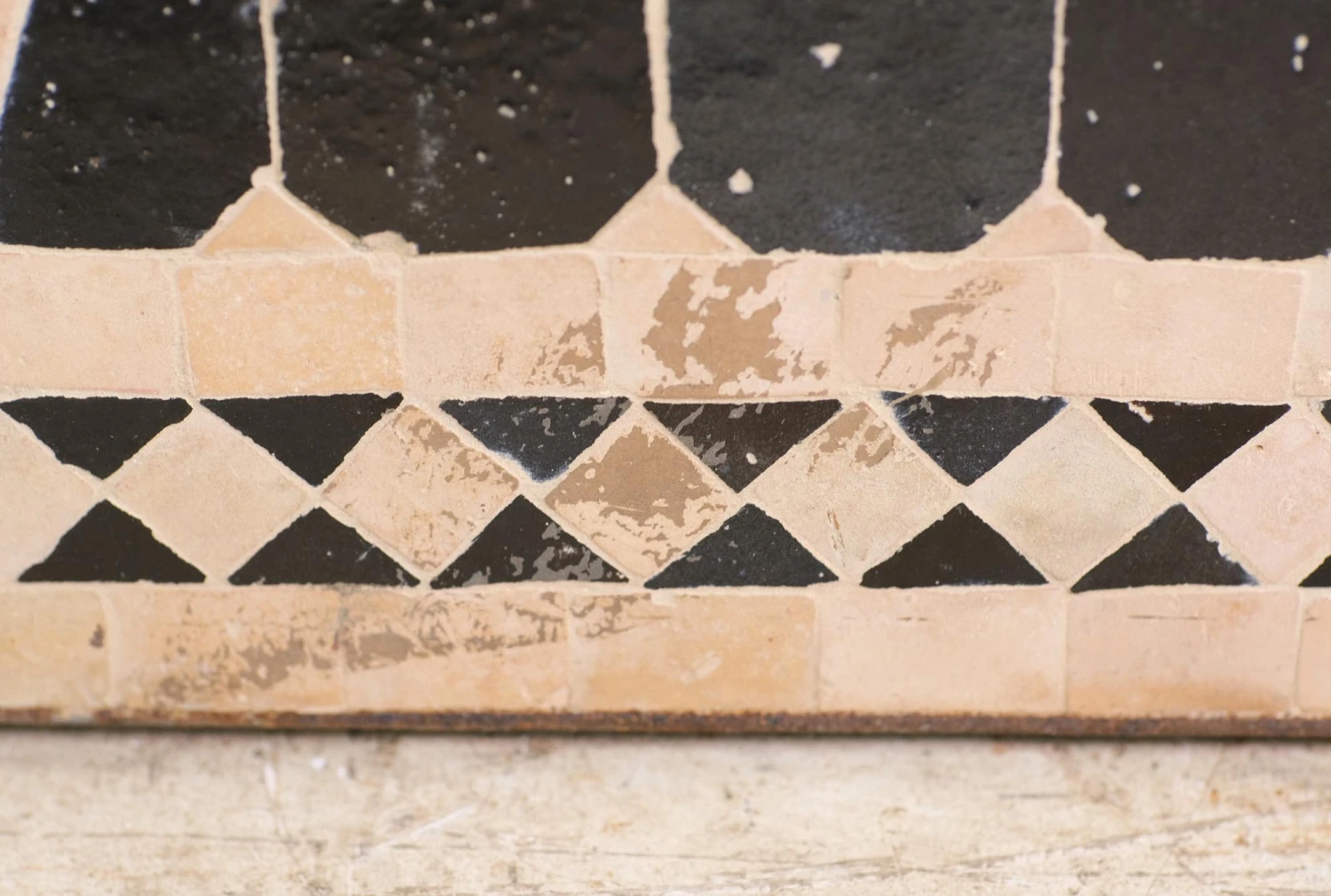 Black & Tan Tile Arch Mosaic Steel Frame Table Top 5 Black & Tan Tile Arch Mosaic Steel Frame Table Top - Image 3