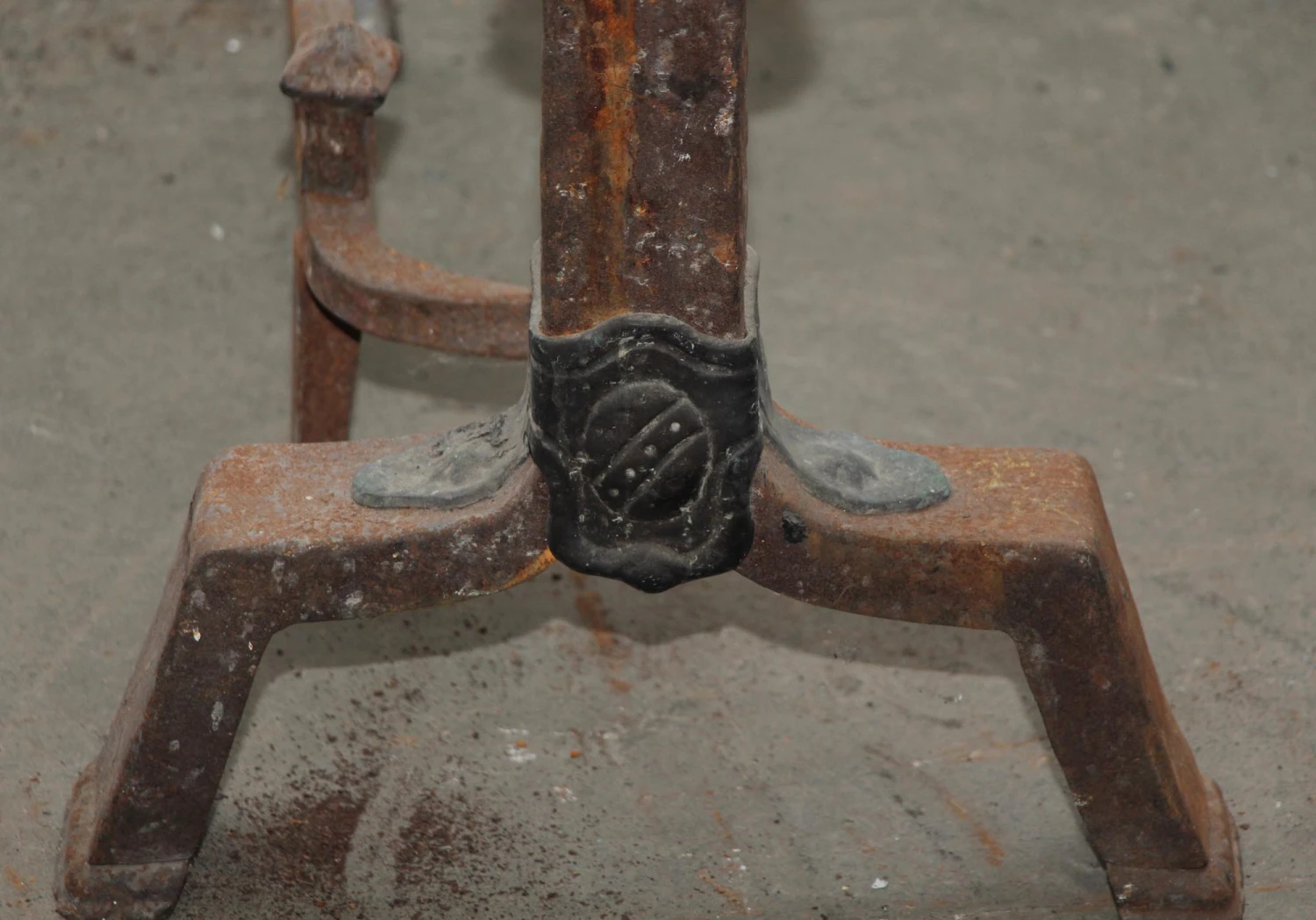 Single Hammered Andiron 6 Single Hammered Andiron - Image 4