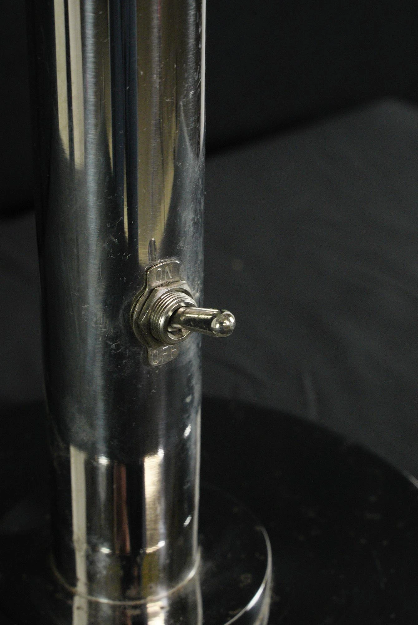 D.W Haber & Son Waldorf Astoria Hammered Stainless Steel Food Heat Lamp 5 D.W Haber & Son Waldorf Astoria Hammered Stainless Steel Food Heat Lamp - Image 3