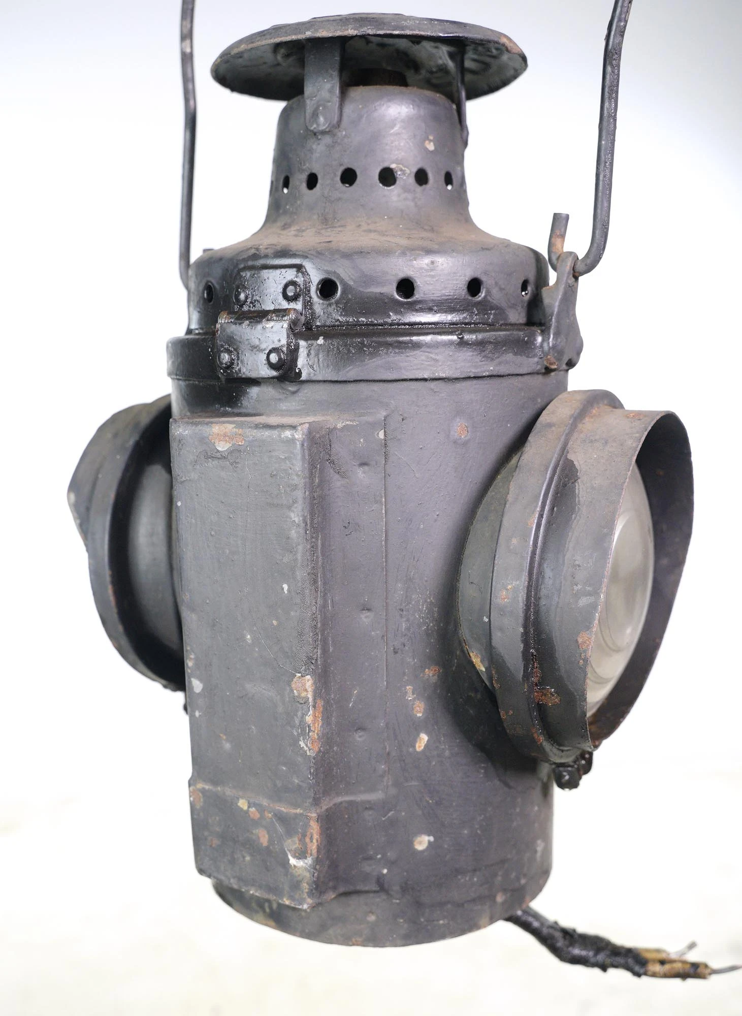 Antique Black Steel NYNH&H Fresnel Glass Train Railroad Lantern 4 Antique Black Steel NYNH&H Fresnel Glass Train Railroad Lantern - Image 2