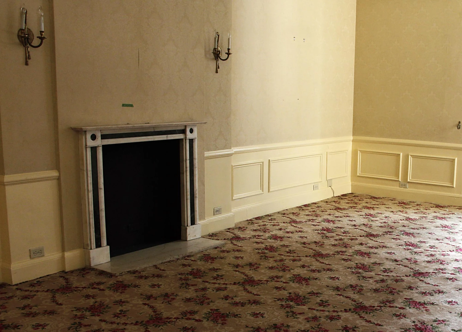 Waldorf Astoria White And Verde Antico Marble Mantel 16 Waldorf Astoria White And Verde Antico Marble Mantel - Image 14