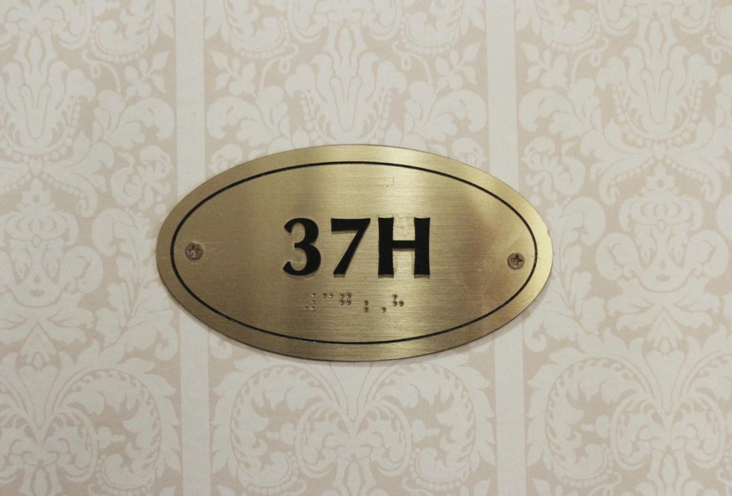 Waldorf Astoria White Marble Mantel With Sienna Trim 16 Waldorf Astoria White Marble Mantel With Sienna Trim - Image 14