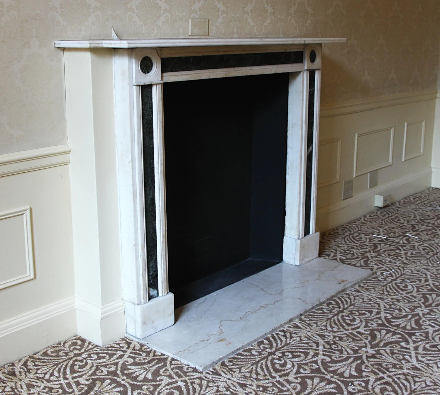 Waldorf Astoria Green & White Marble Mantel 6 Waldorf Astoria Green & White Marble Mantel - Image 4