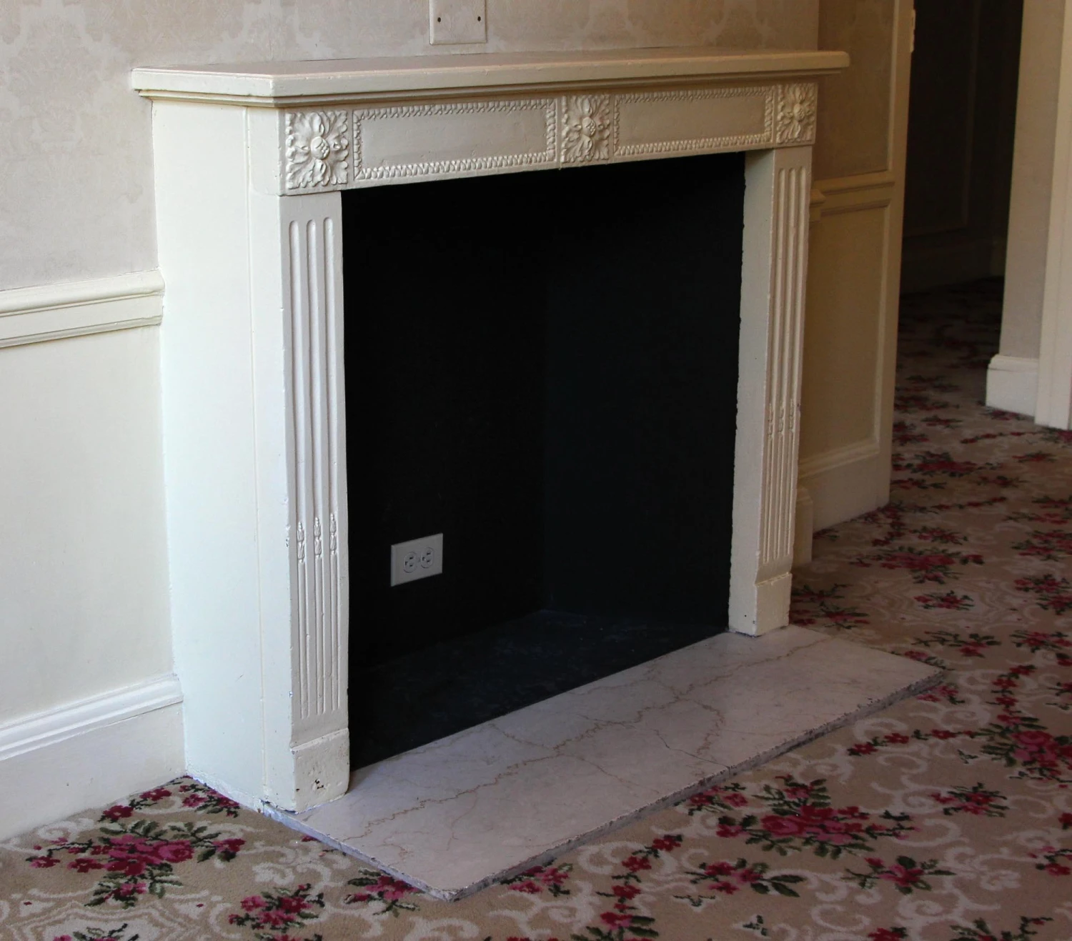 Waldorf Astoria Louis XVI French Regency Limestone Mantel 6 Waldorf Astoria Louis XVI French Regency Limestone Mantel - Image 4