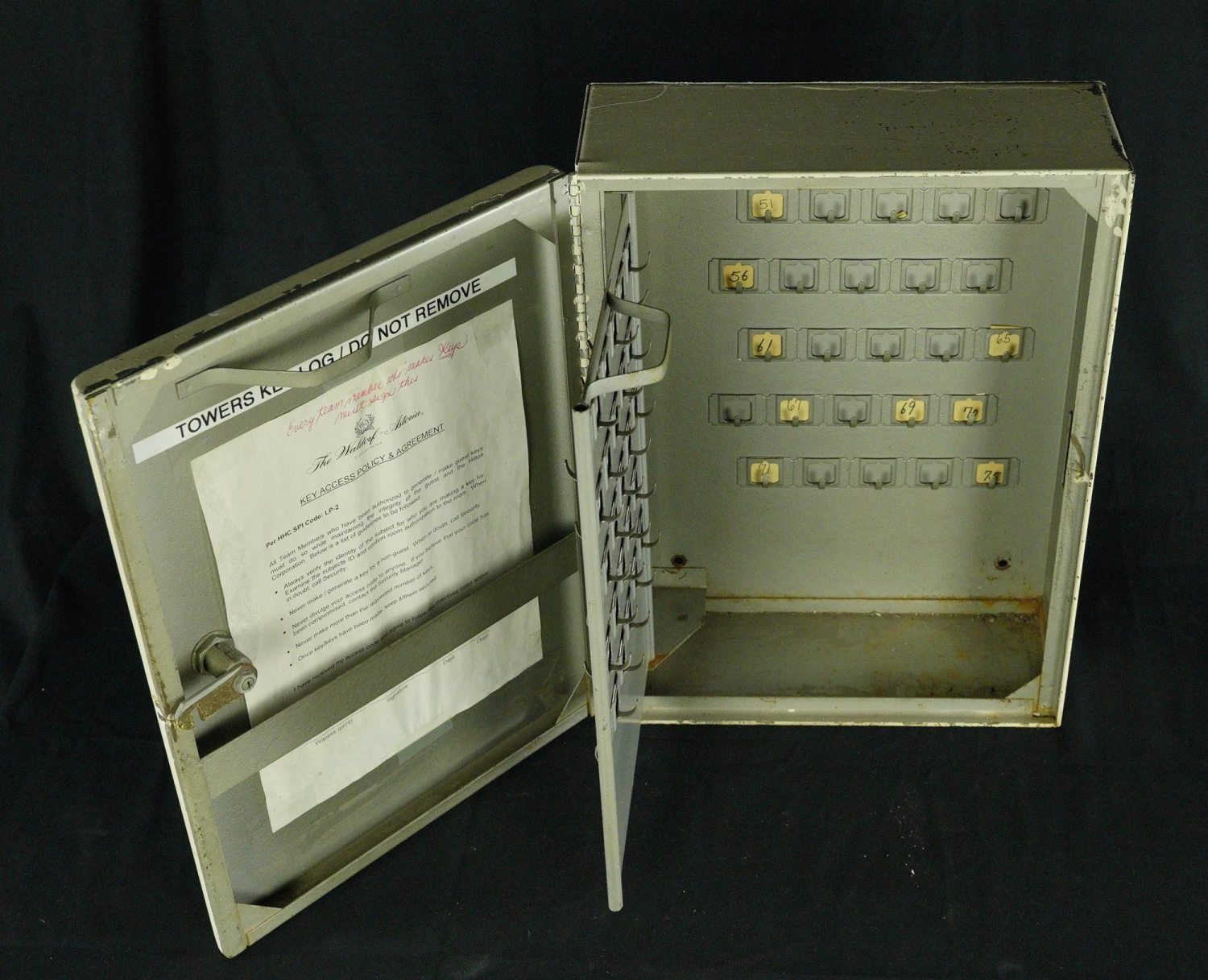 Waldorf Astoria Telkee Tan Painted Steel Key Box 12 Waldorf Astoria Telkee Tan Painted Steel Key Box - Image 10